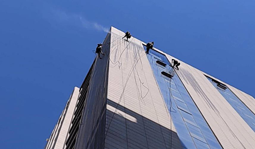 外墙是建筑的脸面,是否定期做外墙清洗维护直接影响着外墙的使用寿命